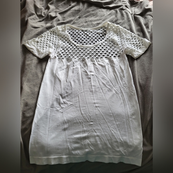 White mesh top - Picture 1 of 2